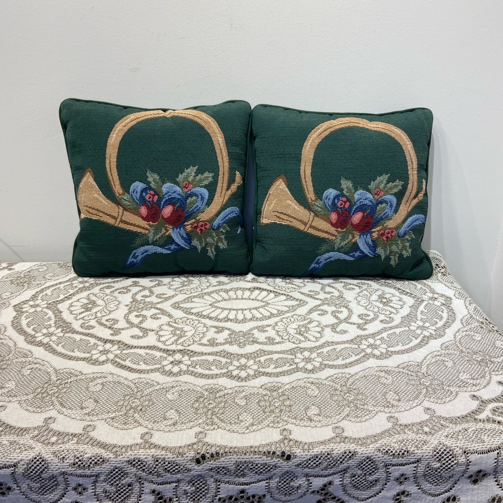 Tapestry Throw Pillows Set Of 2 Christmas Bugles 12” Square
